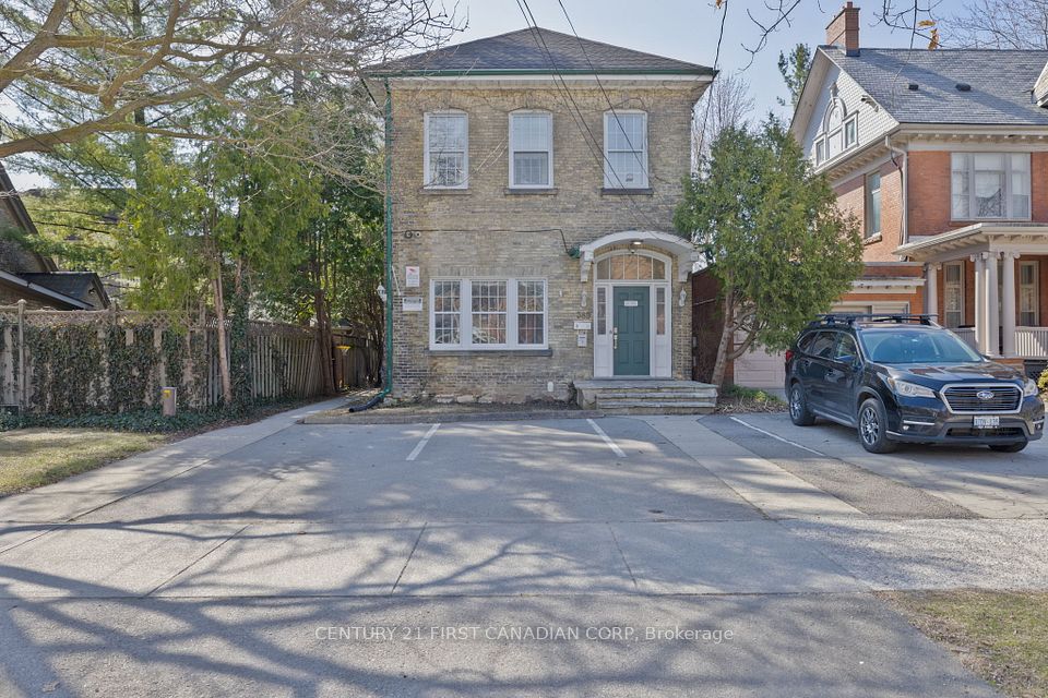 389 Dufferin