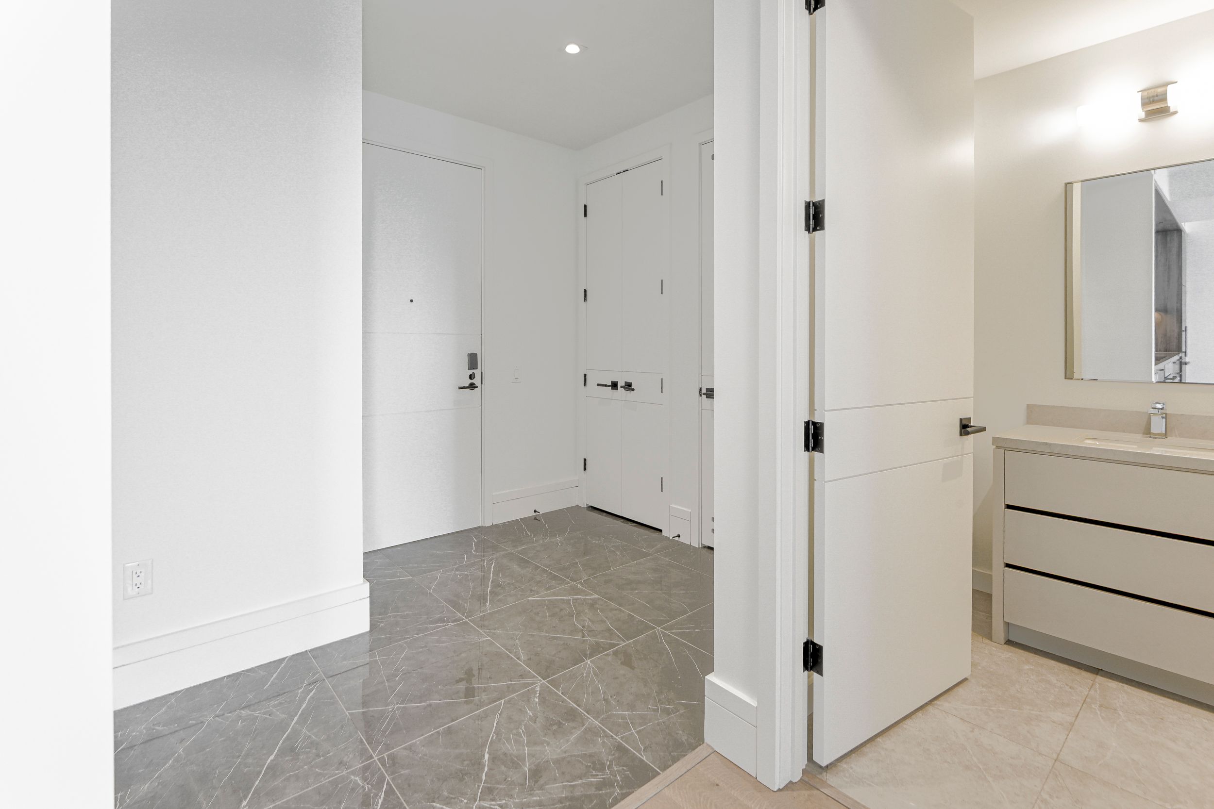 215 Lonsdale Road 1806