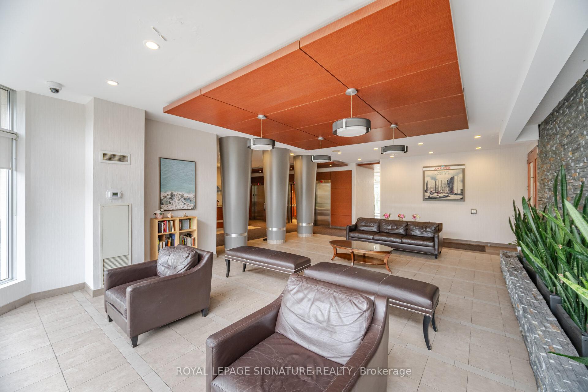 3 Bedrooms Condo at 50 Kingsbridge Garden, Mississauga For sale