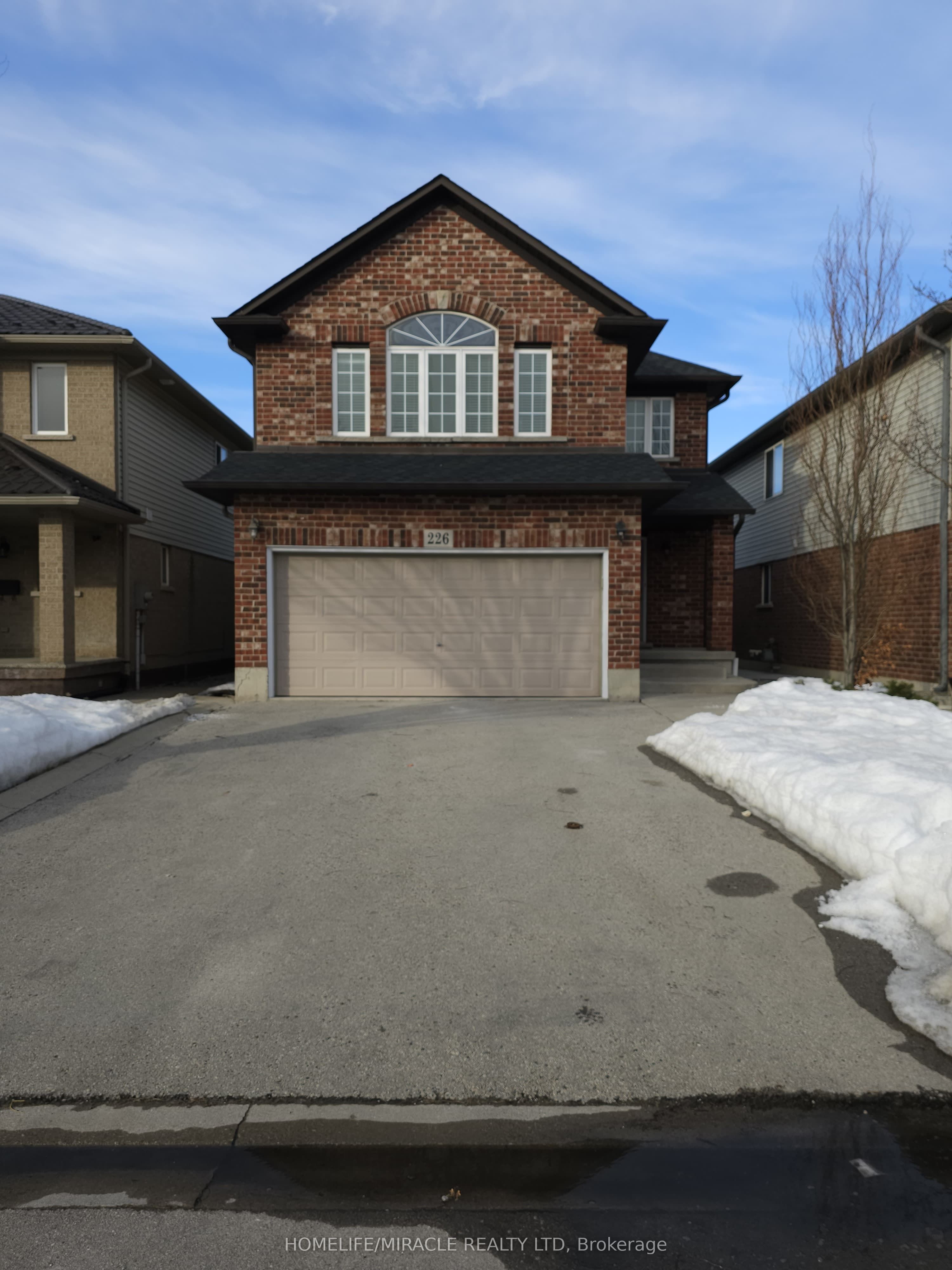226 Spring valley Crescent, Hamilton, ON L9C 0B4
