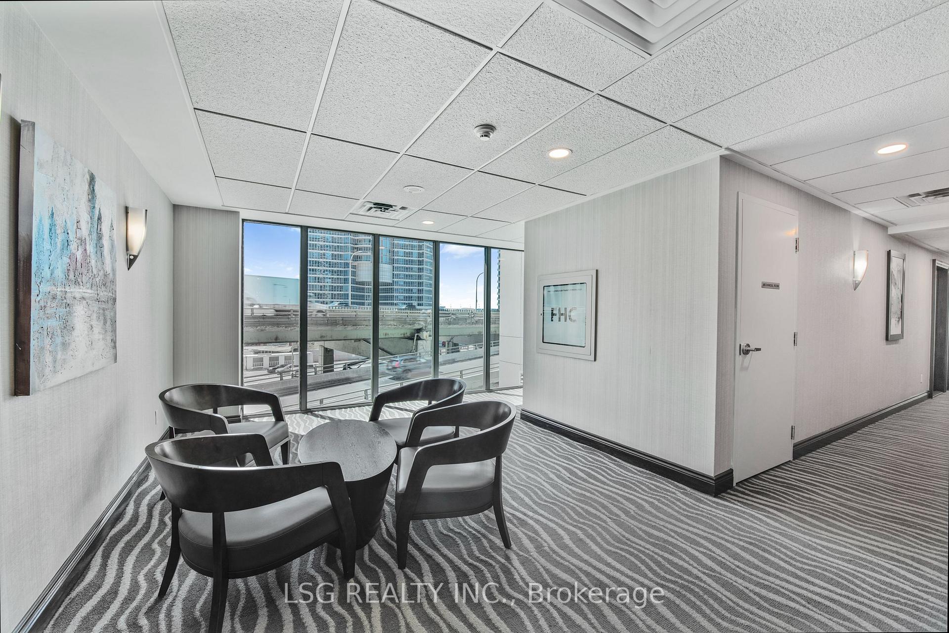 2 Bedrooms Condo at 19 Grand Trunk, Toronto For sale