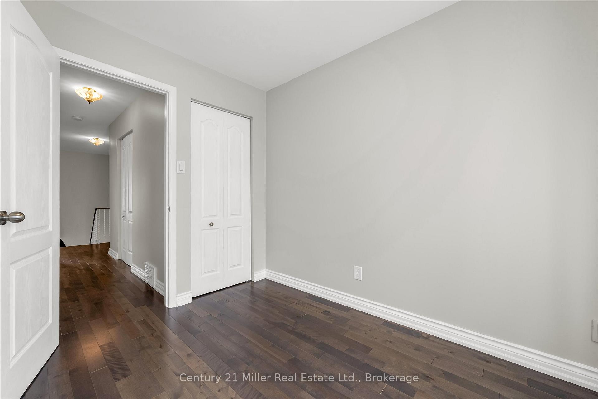 3 Bedrooms Condo at 1531 Westminster, Burlington For sale