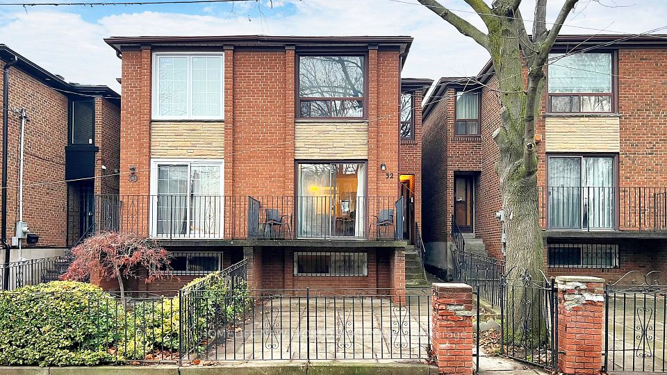 32 Markham