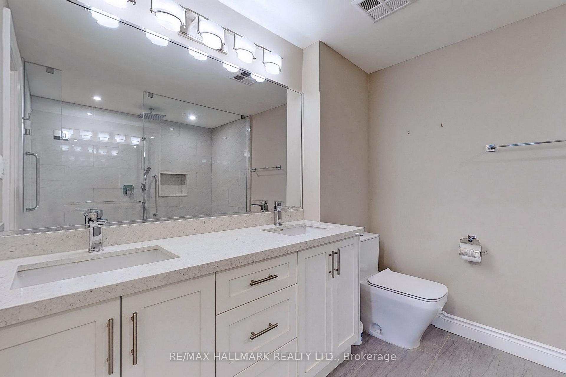 3 Bedrooms Condo at 121 Woodbridge, Vaughan For sale