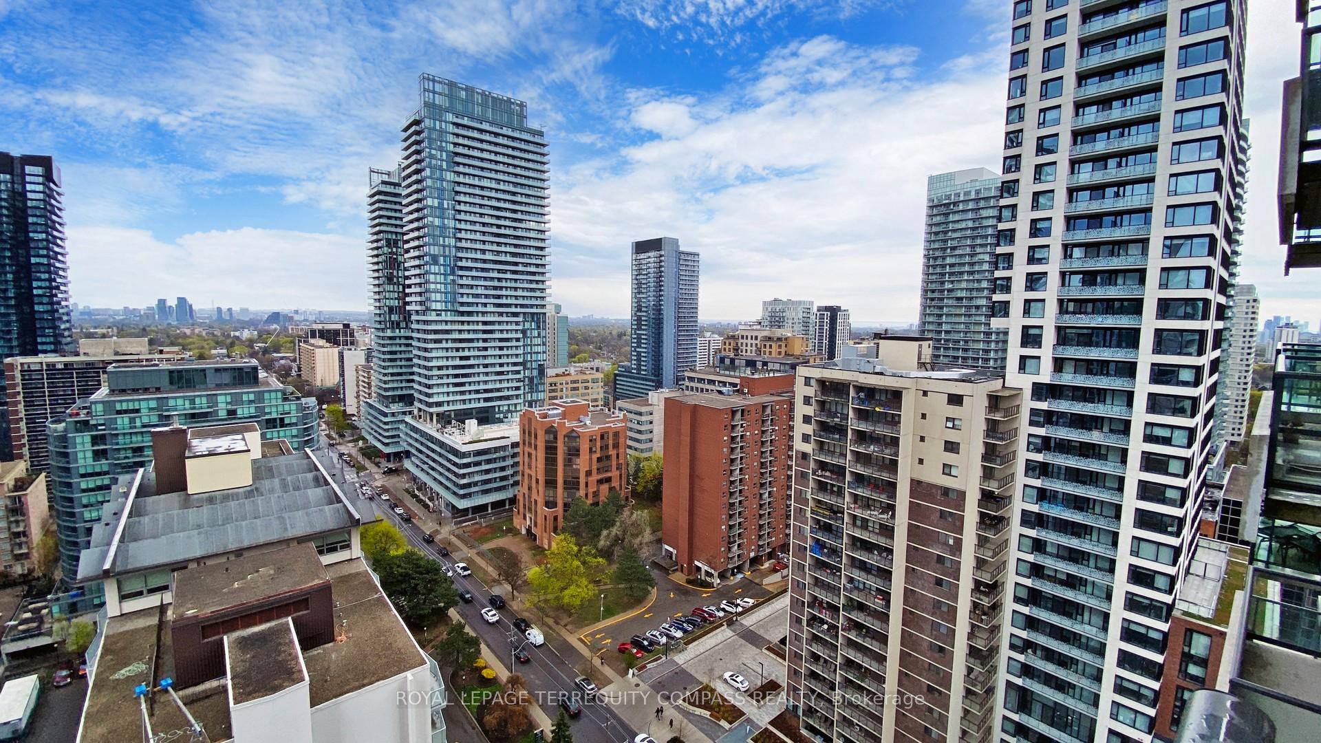 2 Bedrooms Condo at 70 Roehampton,  Toronto For sale