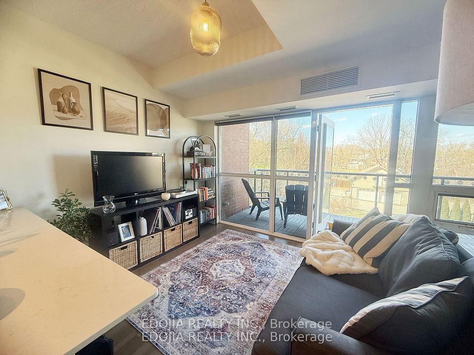 8302 Islington