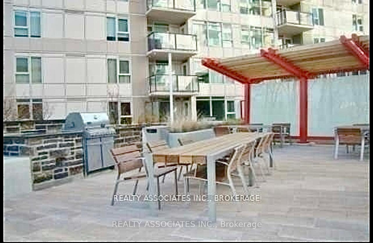 2 Bedrooms Condo at 25 Town Centre, Toronto For sale