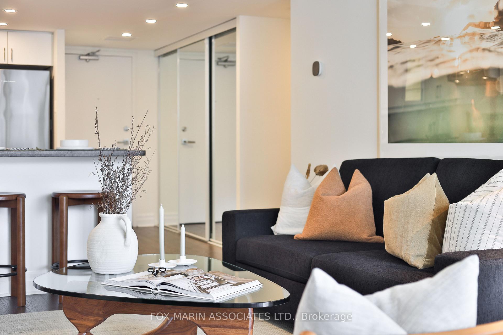 2 Bedrooms Condo at 701 King, Toronto For sale
