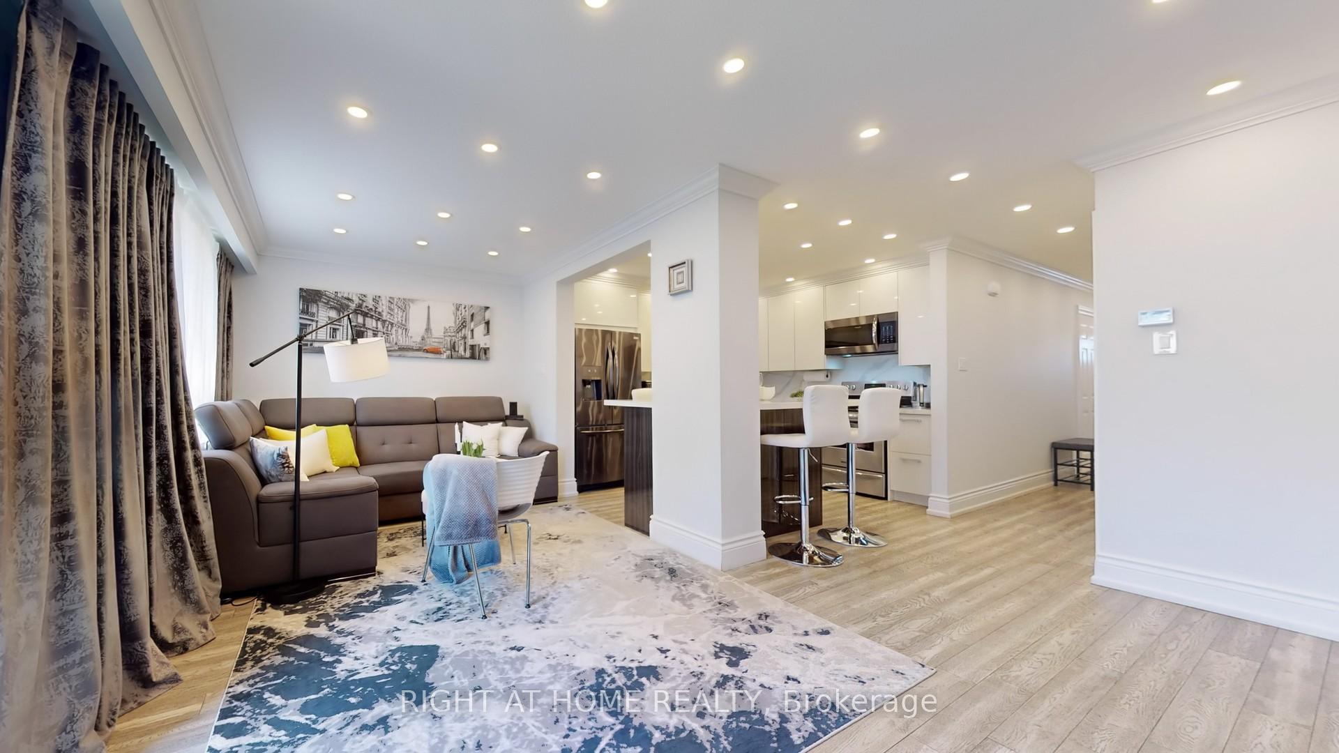 3 Bedrooms Condo at 1951 Rathburn, Mississauga For sale