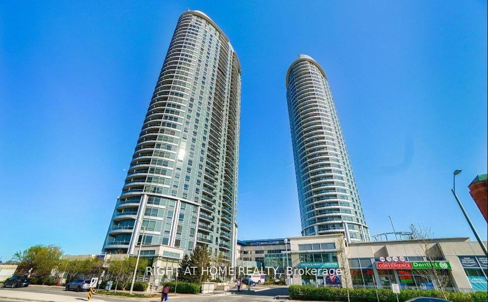 3 Bedrooms Condo at 125 Village Green,  Toronto For sale