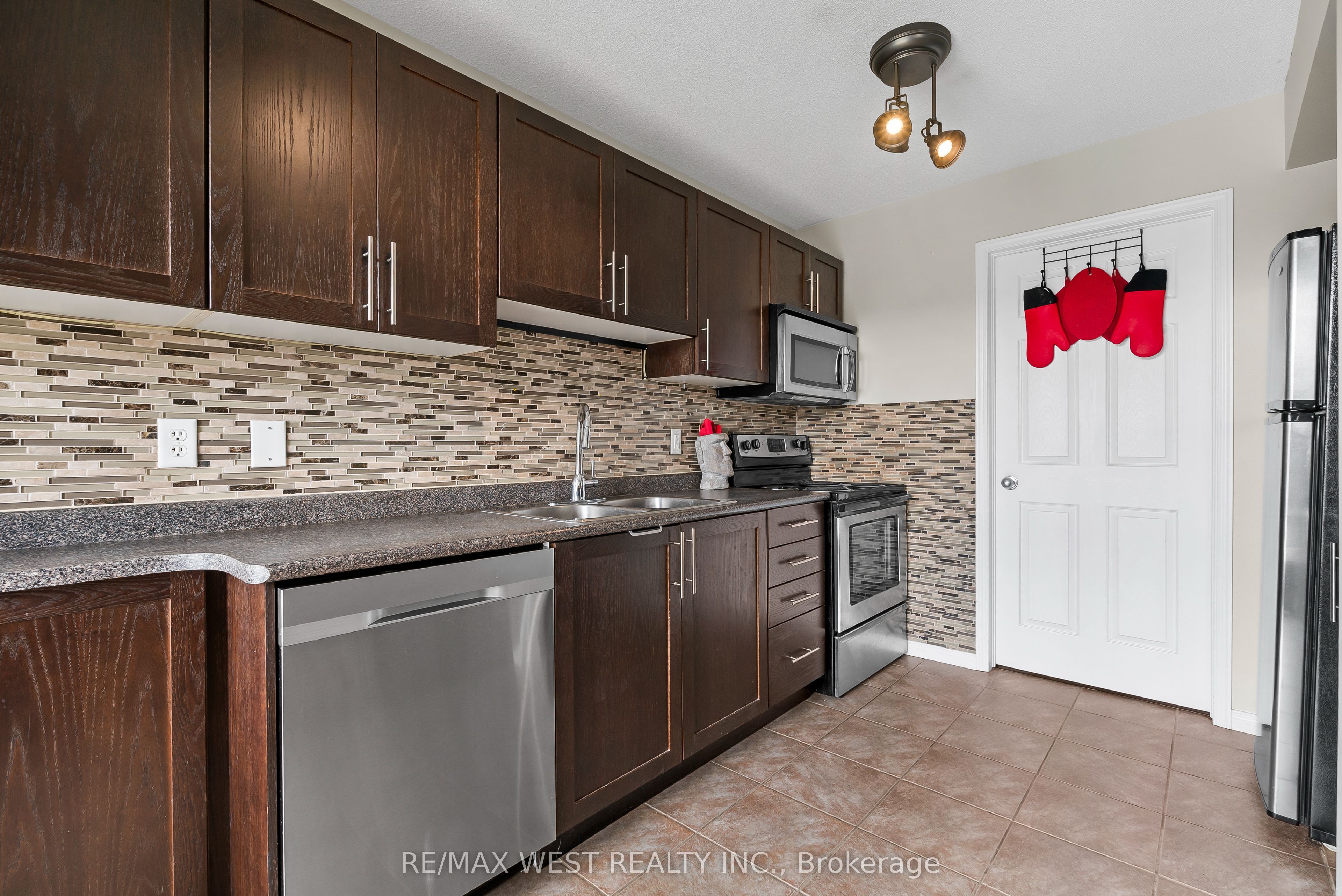 #15 - 950 Highland Road, Kitchener, ON N2N 0A5