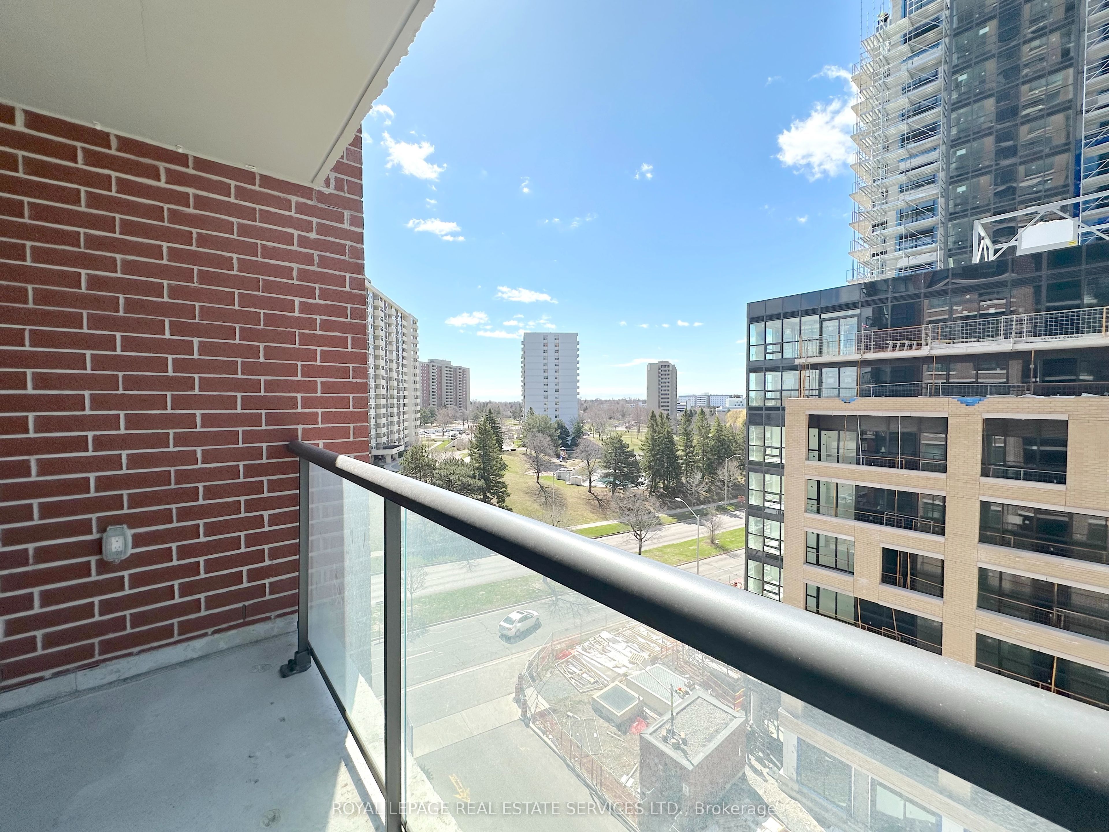 420 Harwood Avenue S, #604