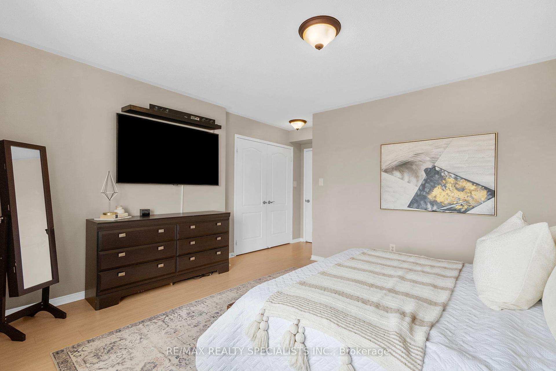 2 Bedrooms Condo at 3985 Eglinton, Mississauga For sale