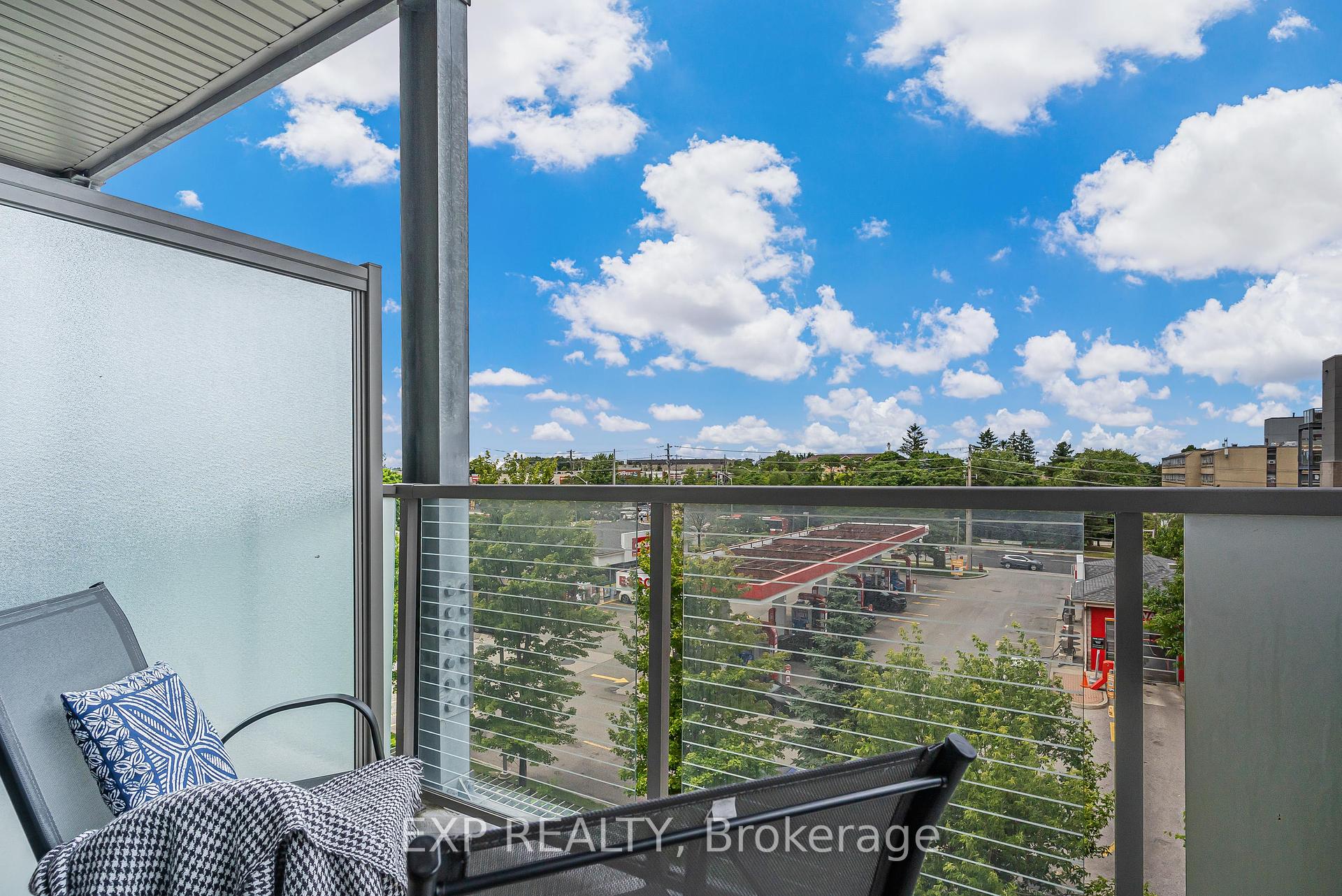 2 Bedrooms Condo at 20 Orchid Place, Toronto For sale