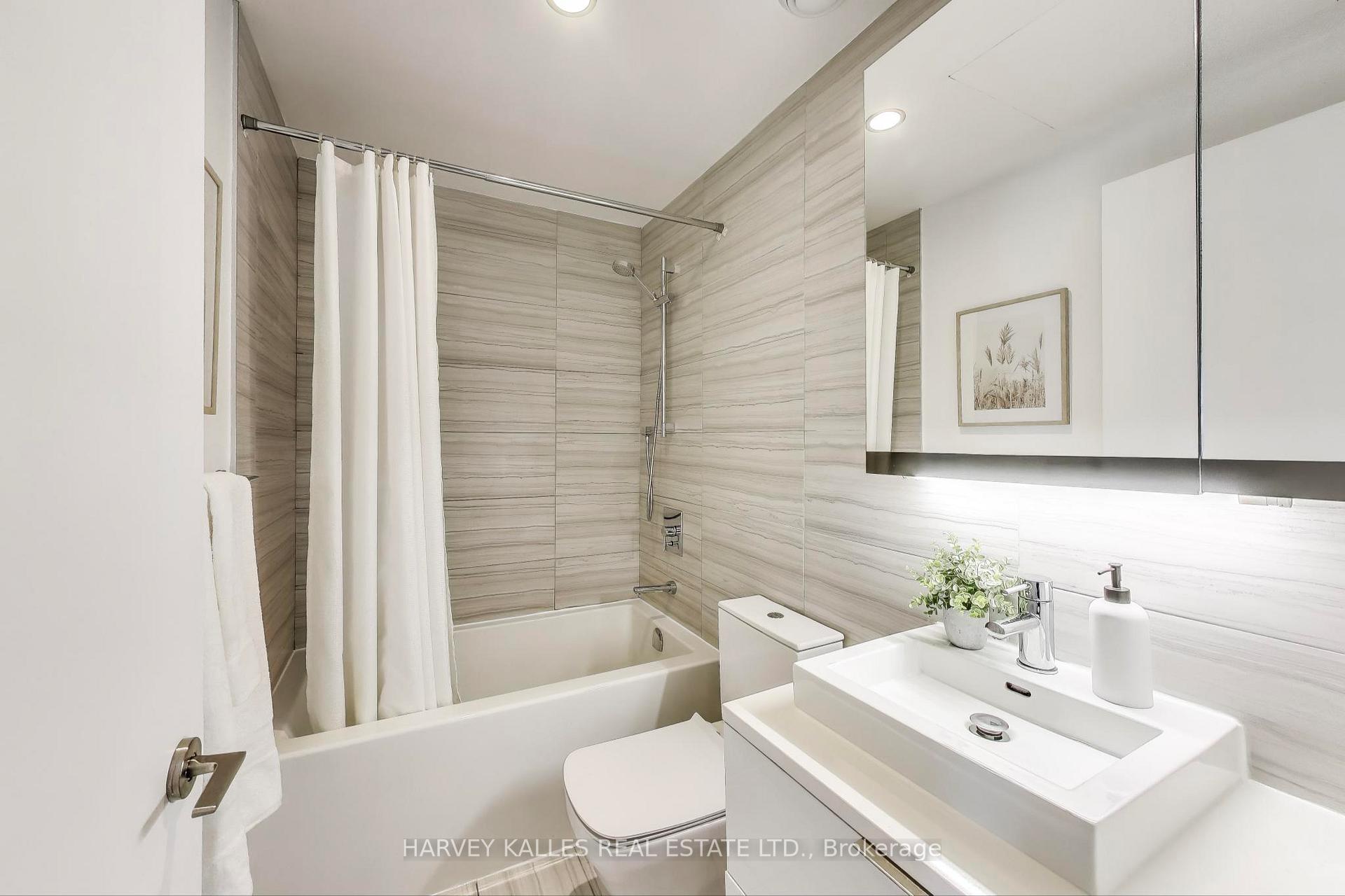 2 Bedrooms Condo at 170 Bayview,  Toronto For sale