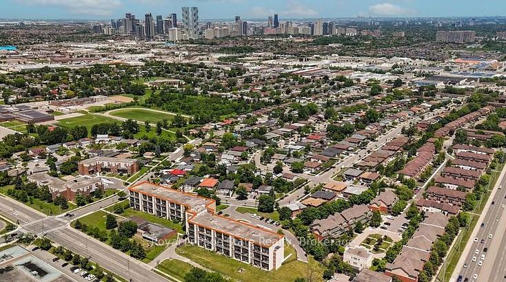 3 Bedrooms Condo at 1050 Stainton,  Mississauga For sale
