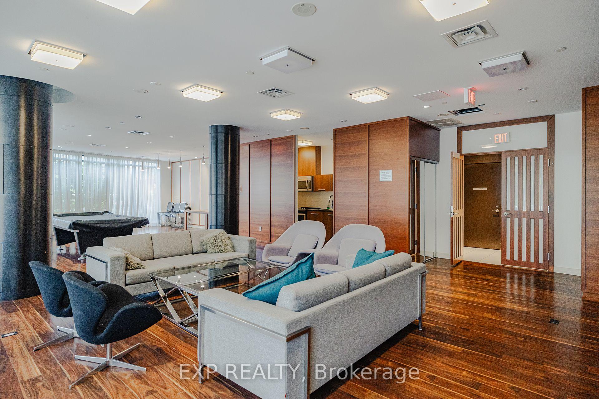 2 Bedrooms Condo at 9 Valhalla Inn,  Toronto For sale