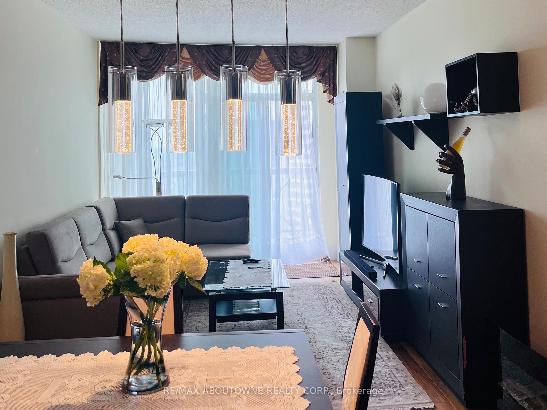 2 Bedrooms Condo at 1359 Rathburn, Mississauga For sale