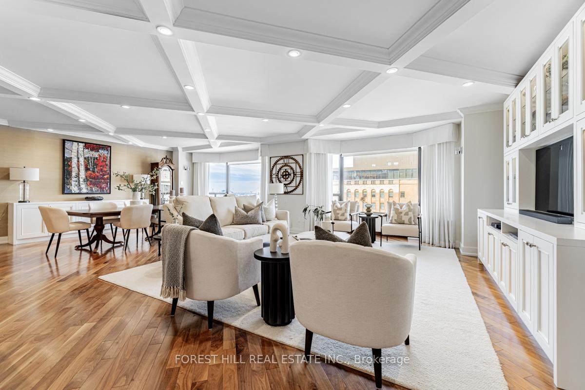 2 Bedrooms Condo at 175 Cumberland, Toronto For sale