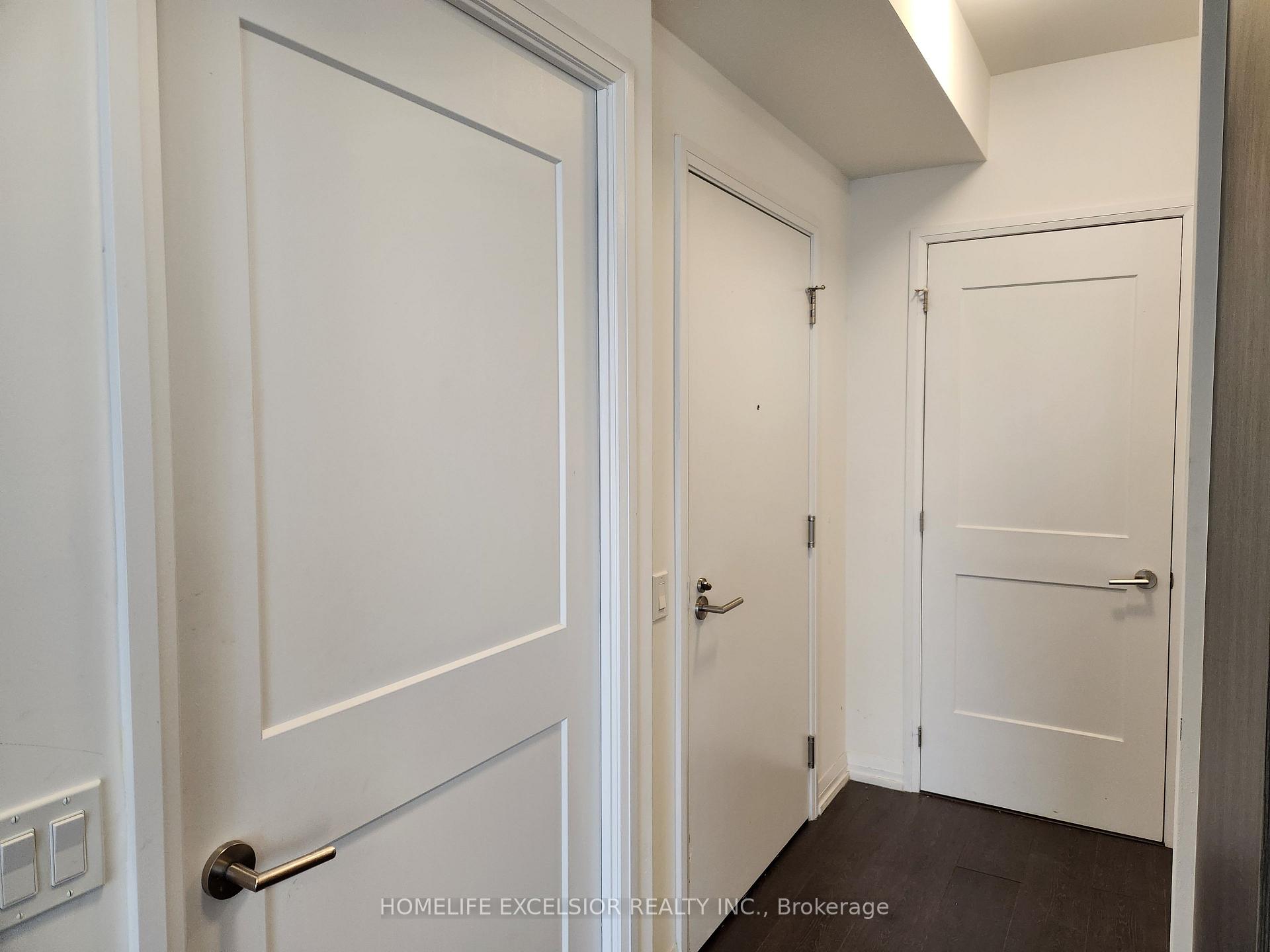 2 Bedrooms Condo at 50 Dunfield, Toronto For sale