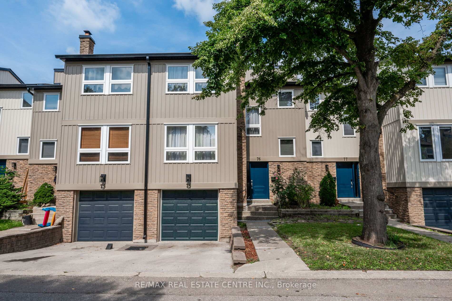 3 Bedrooms Condo at 7080 Copenhagen, Mississauga For sale