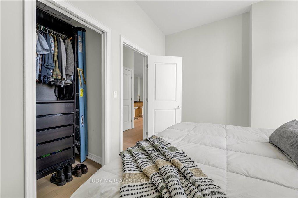 2 Bedrooms Condo at 50 Murray,  Hamilton For sale