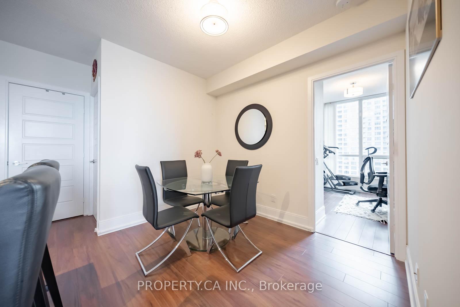 2 Bedrooms Condo at 15 Viking, Toronto For sale