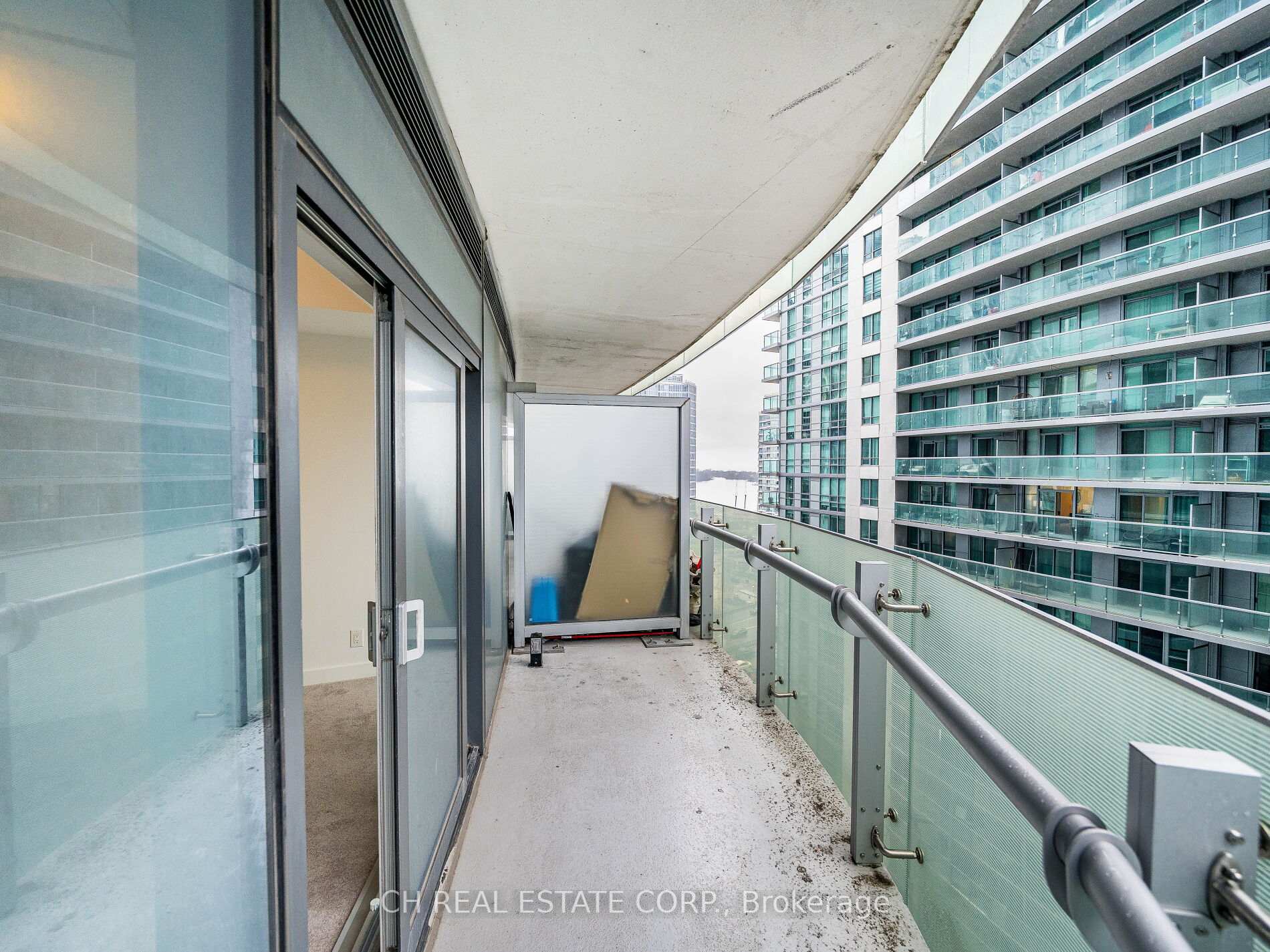 2 Bedrooms Condo at 12 York,  Toronto For sale