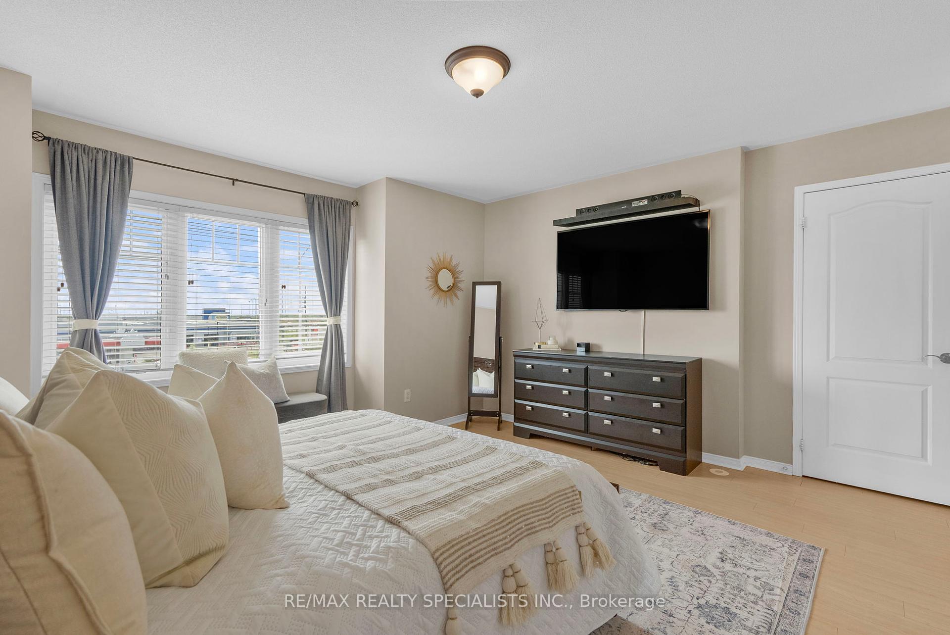 2 Bedrooms Condo at 3985 Eglinton, Mississauga For sale