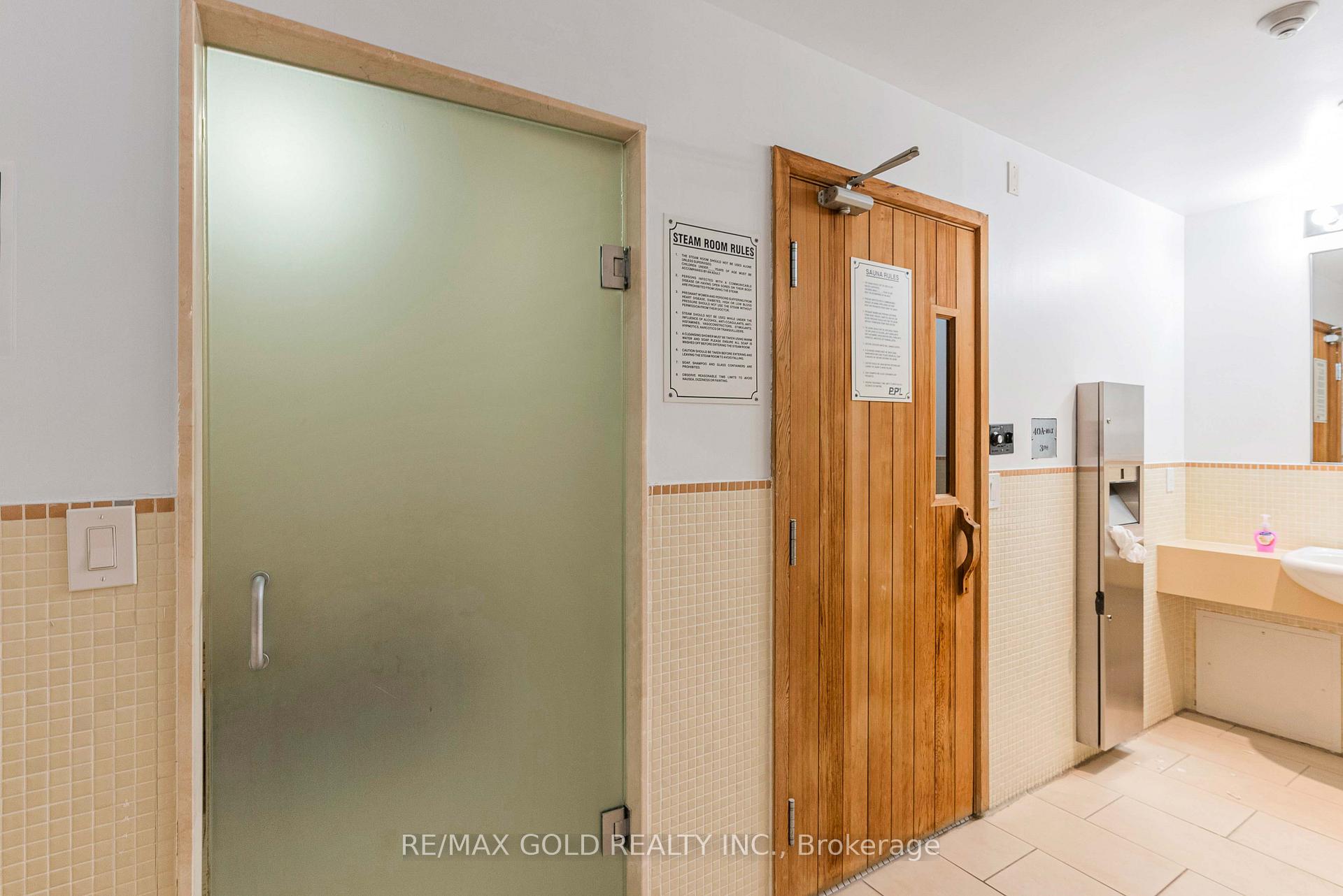 3 Bedrooms Condo at 3939 Duke Of York, Mississauga For sale
