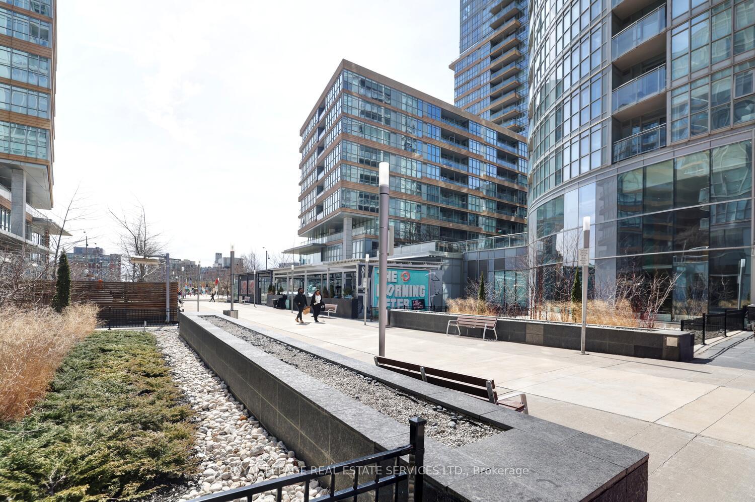1 Bedroom Condo at 15 Iceboat,  Toronto For sale