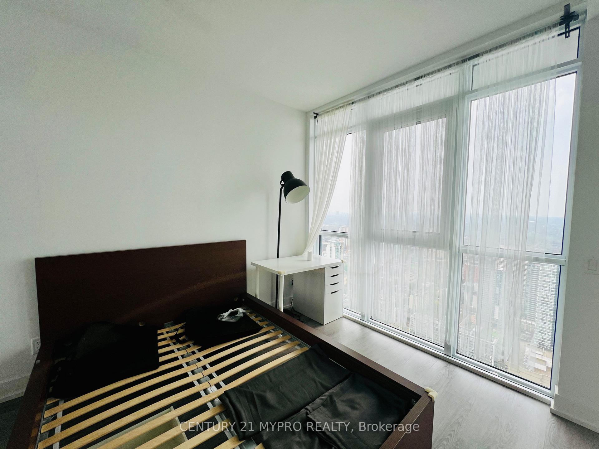 2 Bedrooms Condo at 7 Grenville, Toronto For sale