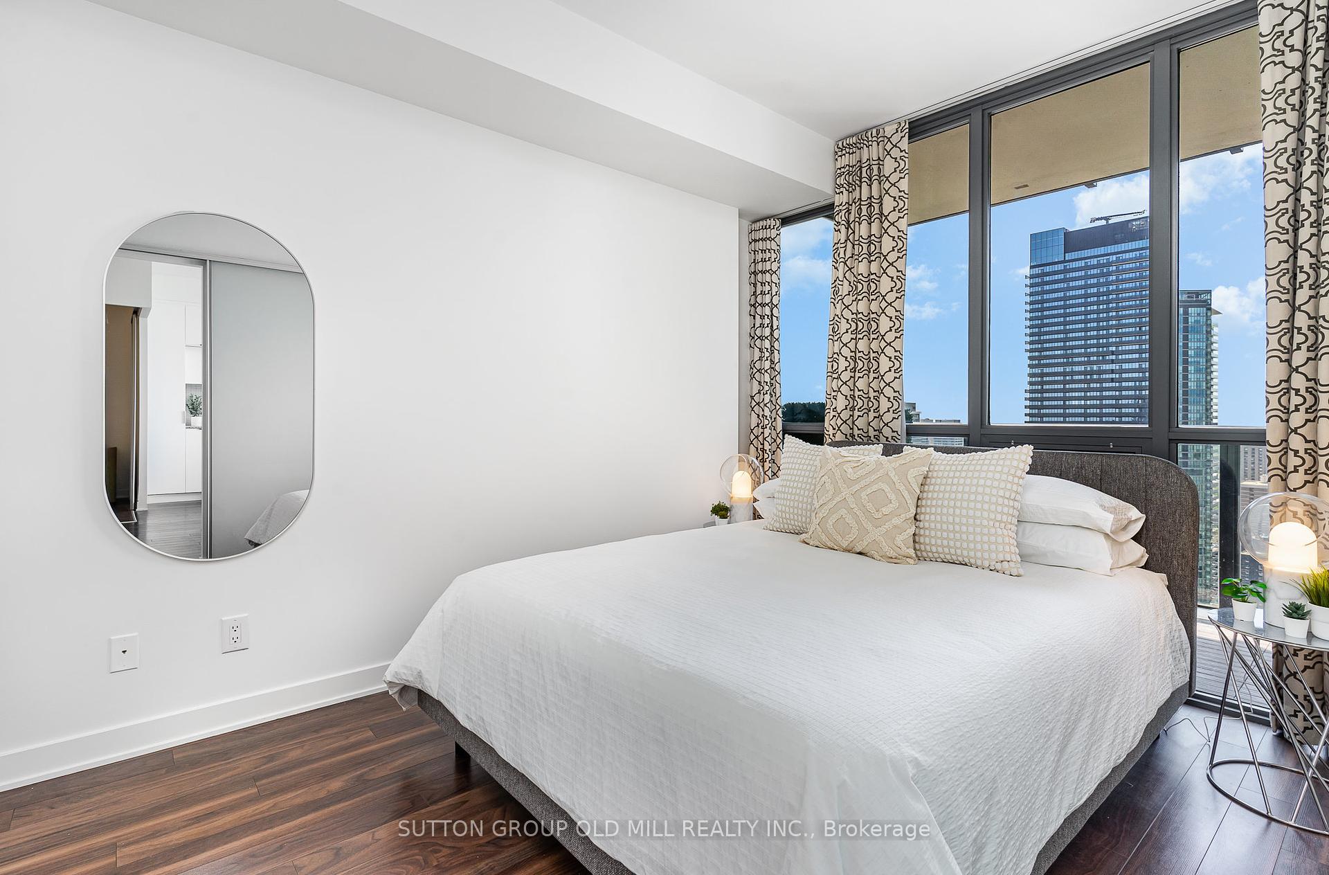 2 Bedrooms Condo at 110 Charles, Toronto For sale