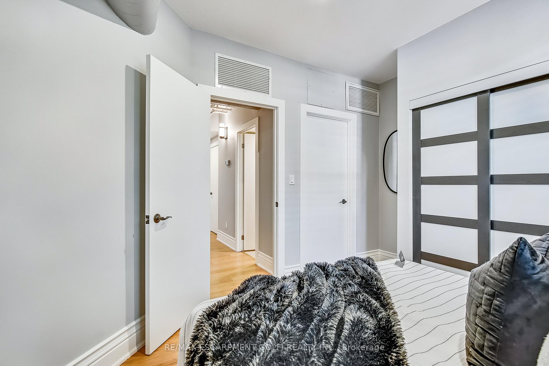 1 Bedroom Condo at 200 STINSON, Hamilton For sale