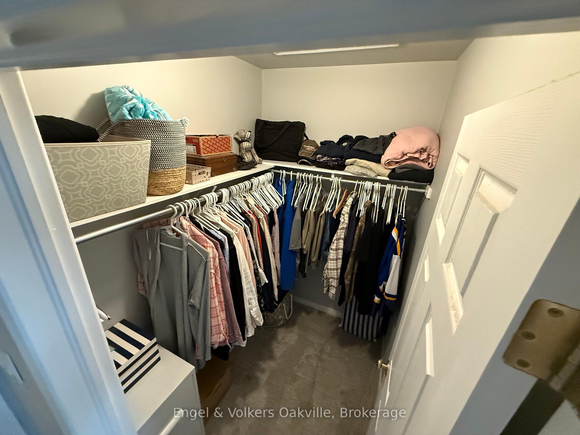 3 Bedrooms Condo at 2015 Cleaver, Burlington For sale