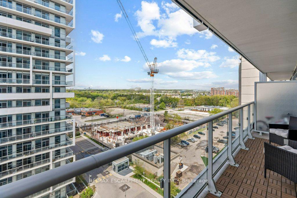 2 Bedrooms Condo at 55 Speers, Oakville For sale