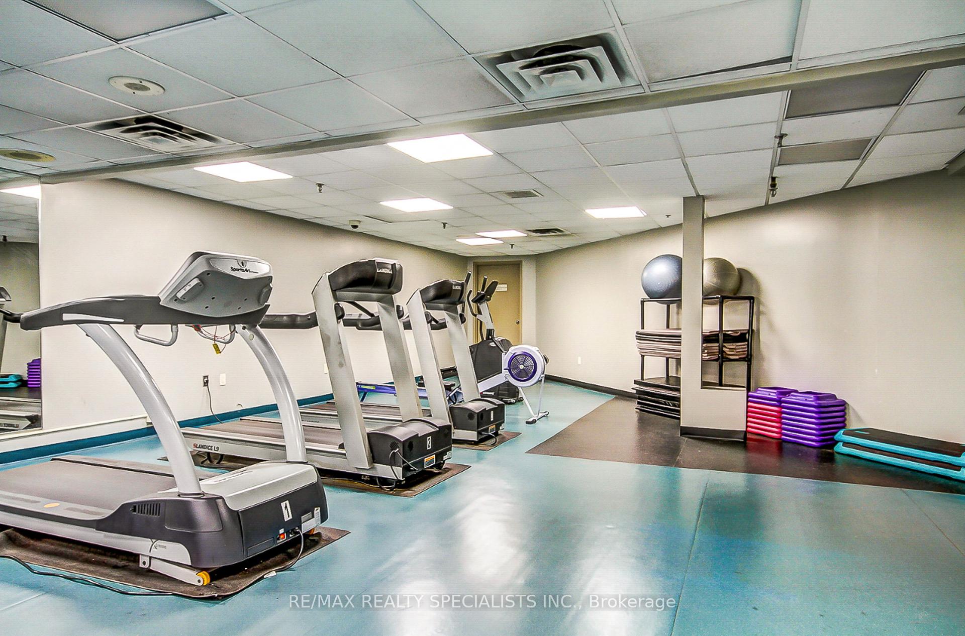 2 Bedrooms Condo at 2177 Burnhamthorpe, Mississauga For sale