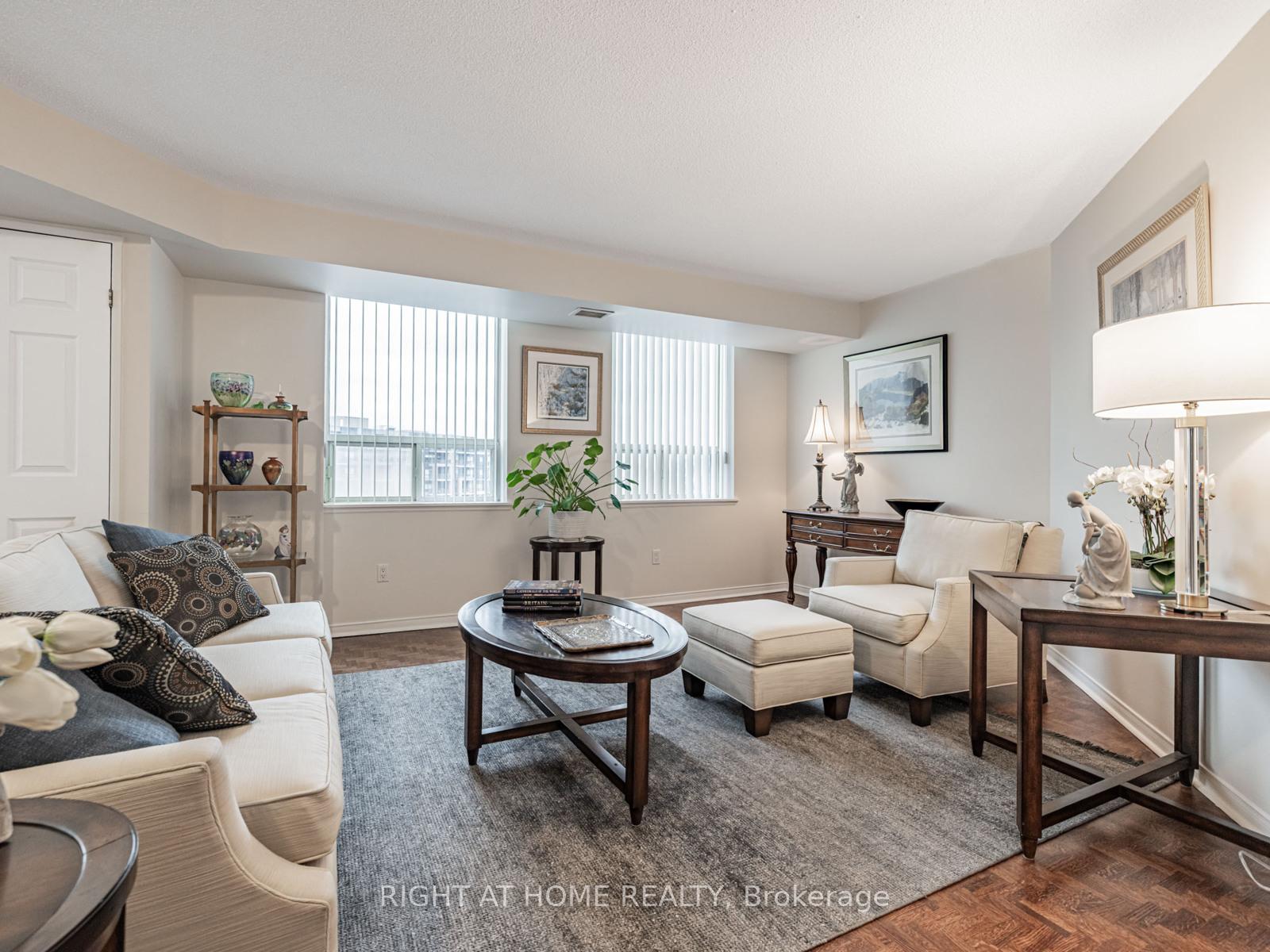 2 Bedrooms Condo at 100 Arbors, Vaughan For sale