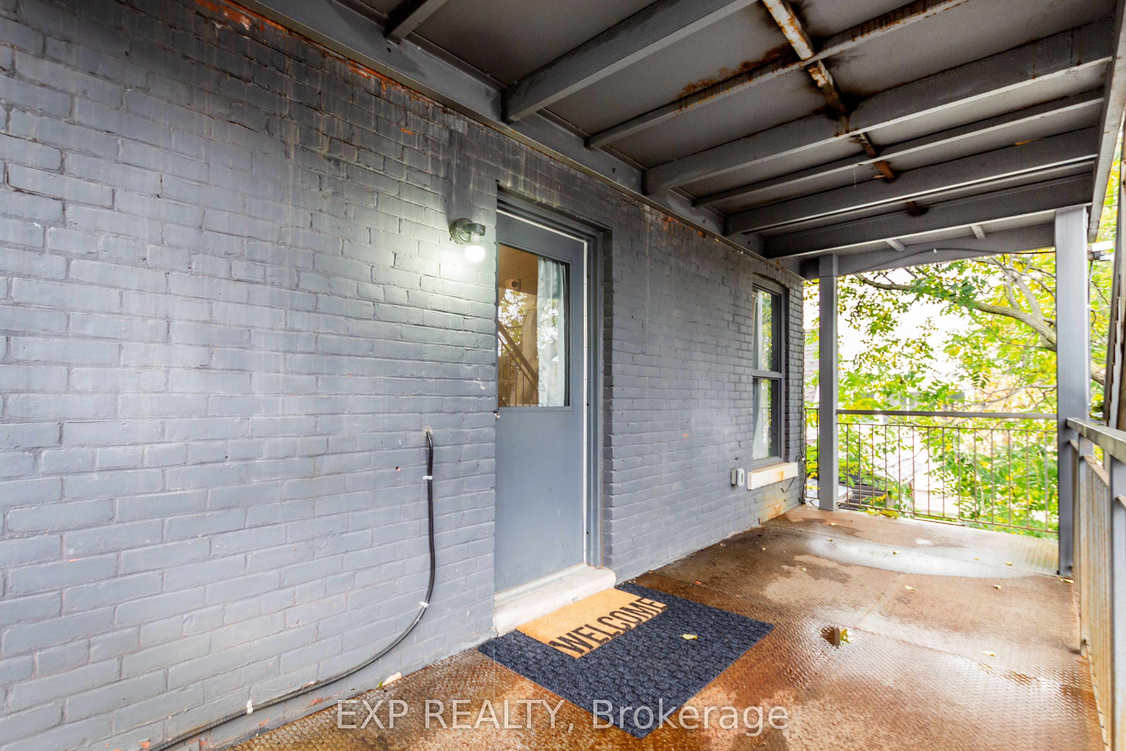 144 Wellington Street N, #2