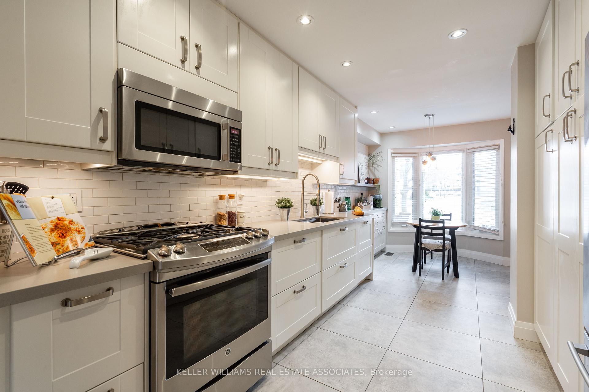 3 Bedrooms Condo at 3265 South Millway, Mississauga For sale