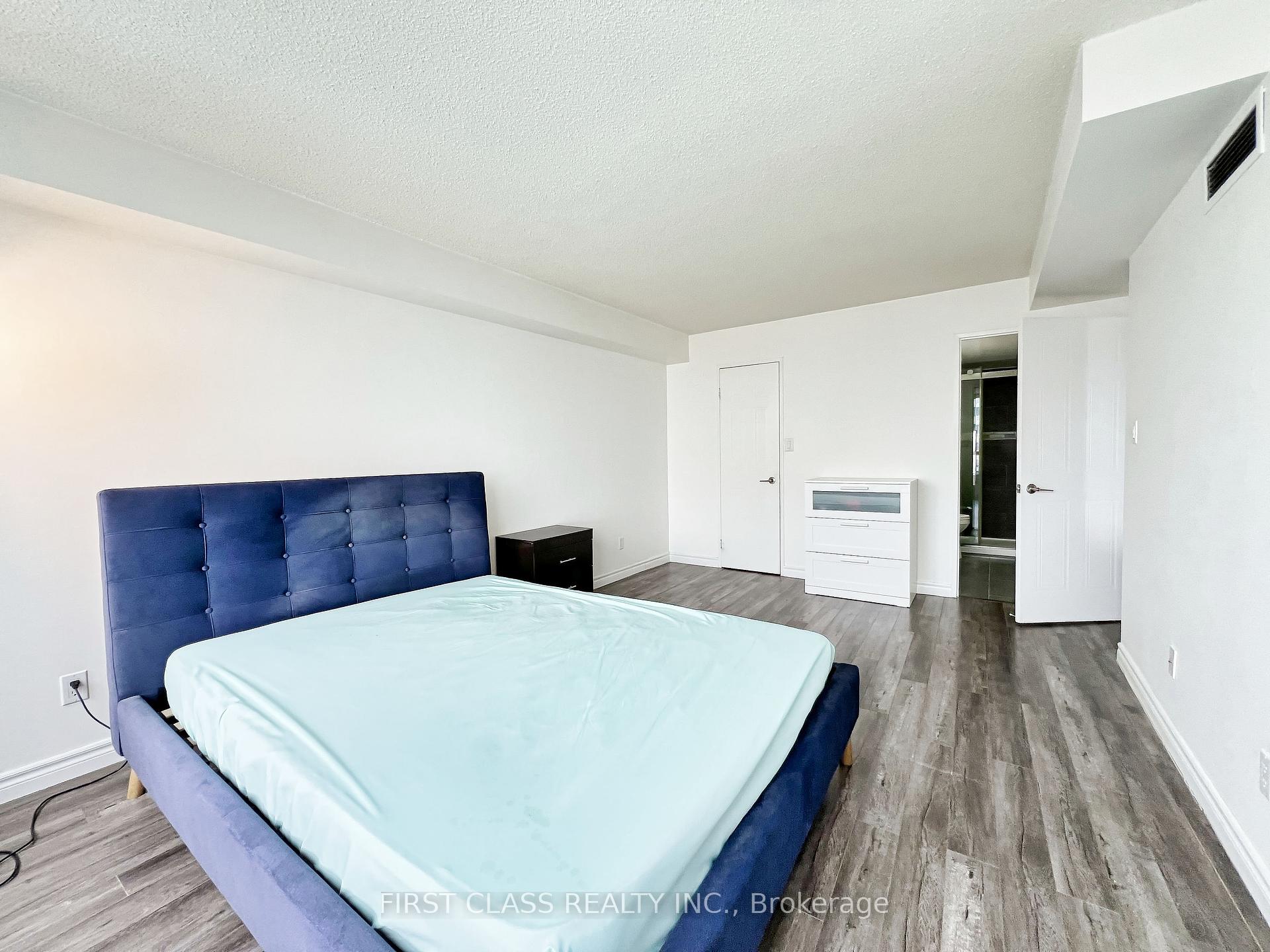 3 Bedrooms Condo at 275 Bamburgh, Toronto For sale