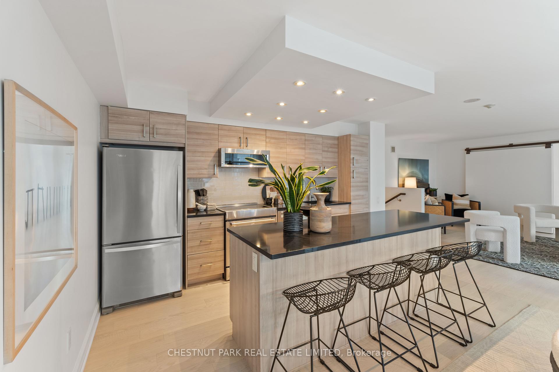 2 Bedrooms Condo at 2181 Yonge, Toronto For sale