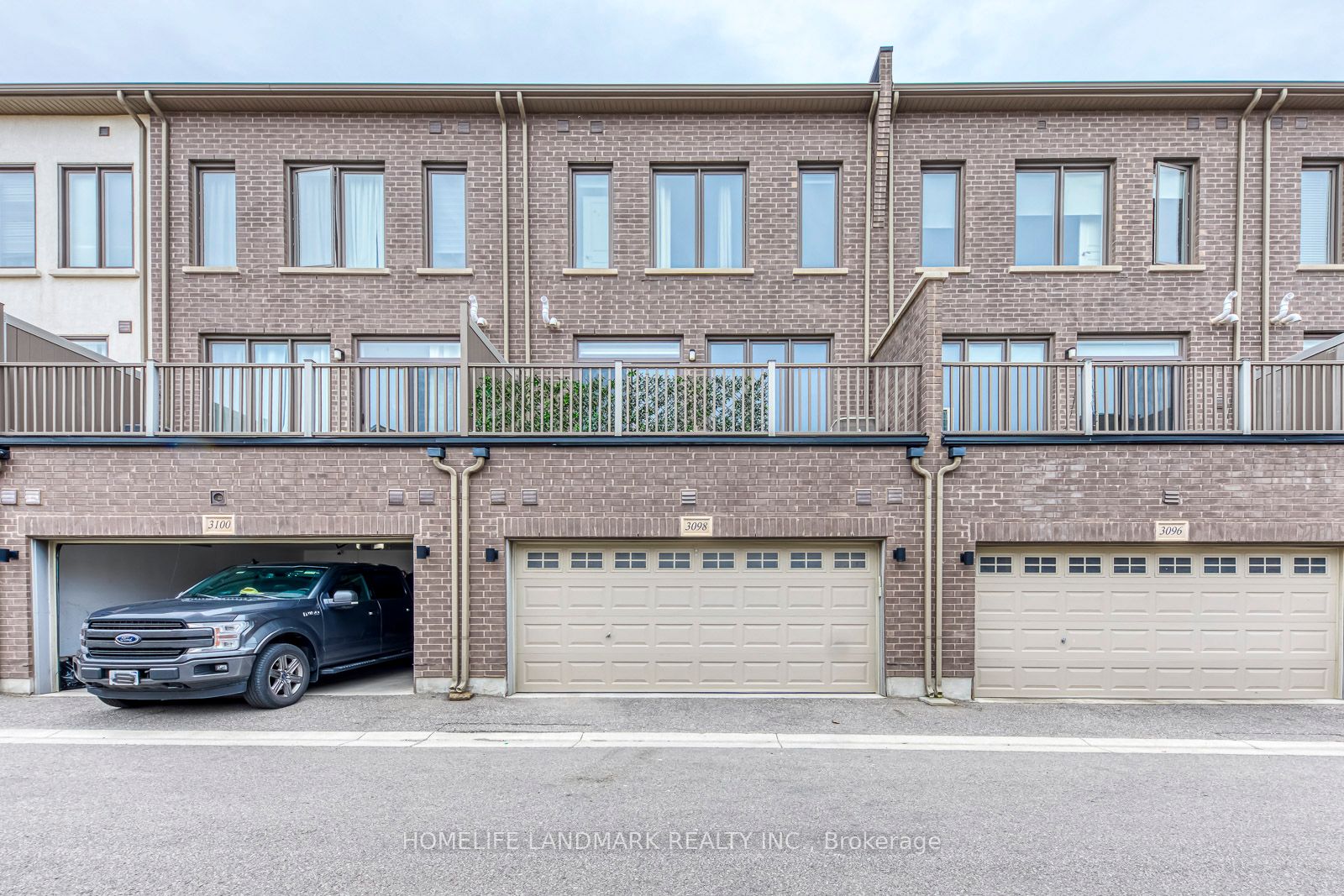 3098 Ernest Appelbe Boulevard