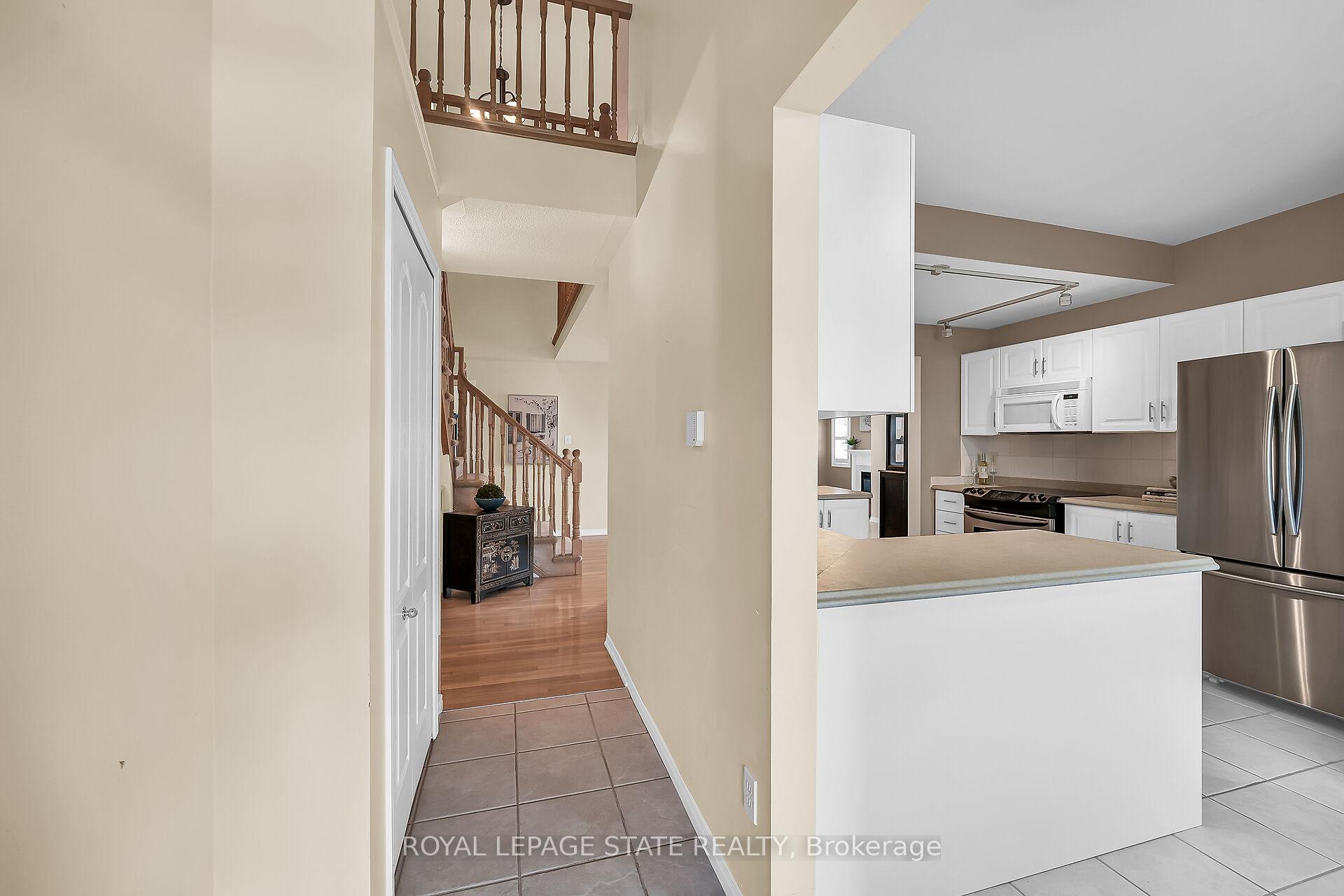 3 Bedrooms Condo at 212 Stonehenge,  Hamilton For sale