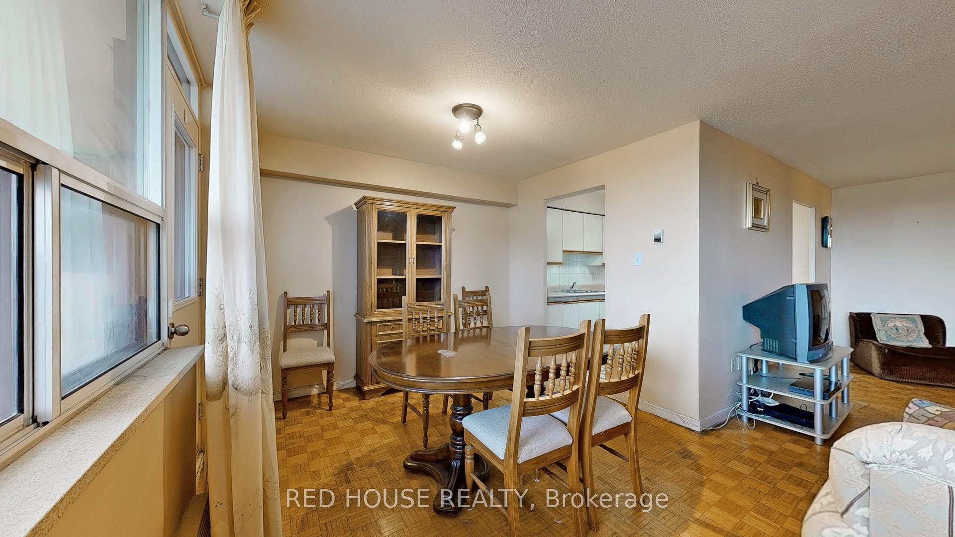 2 Bedrooms Condo at 5 Frith, Toronto For sale
