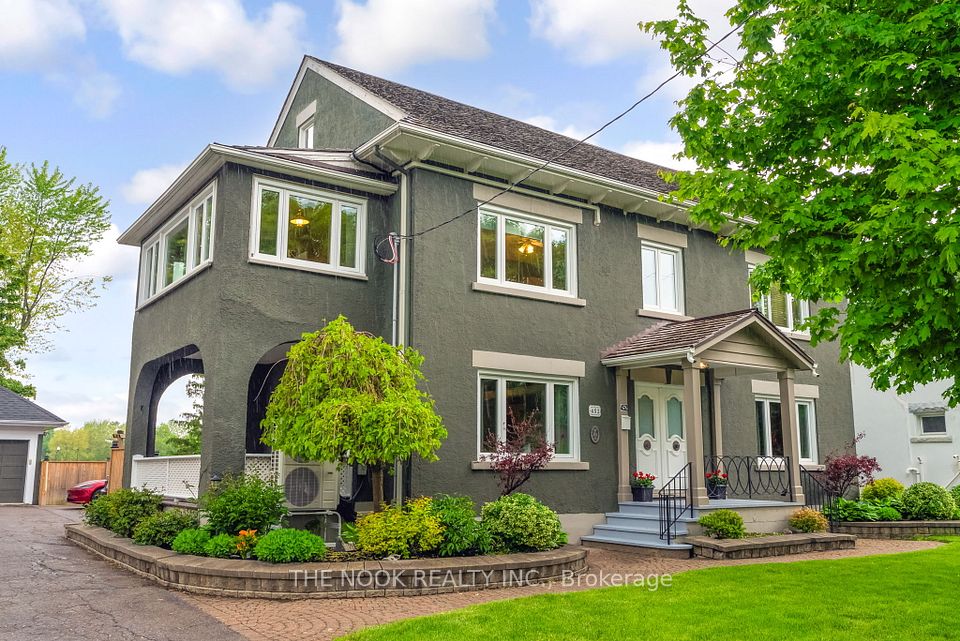 452 Simcoe