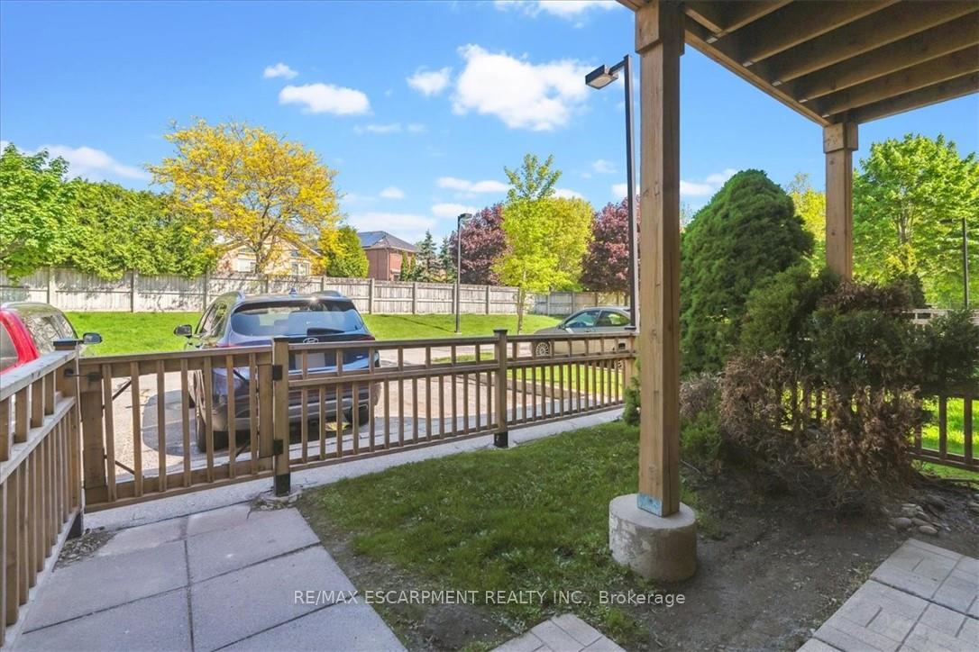 2 Bedrooms Condo at 4140 Foxwood, Burlington For sale