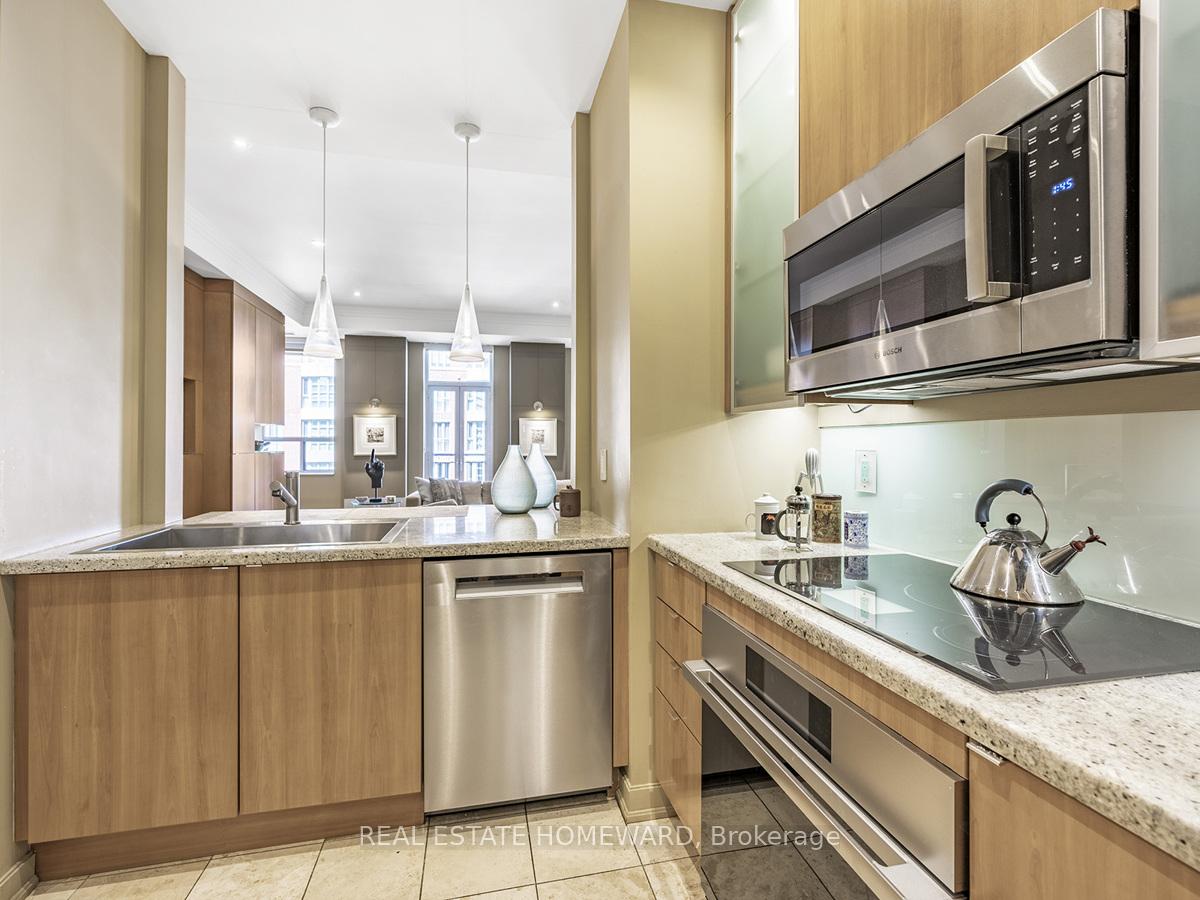 2 Bedrooms Condo at 48 St Clair, Toronto For sale