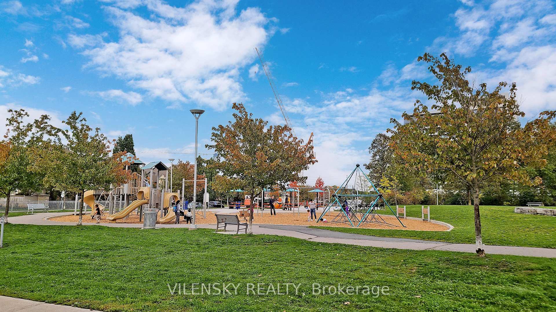 3 Bedrooms Condo at 20 North Park, Vaughan For sale