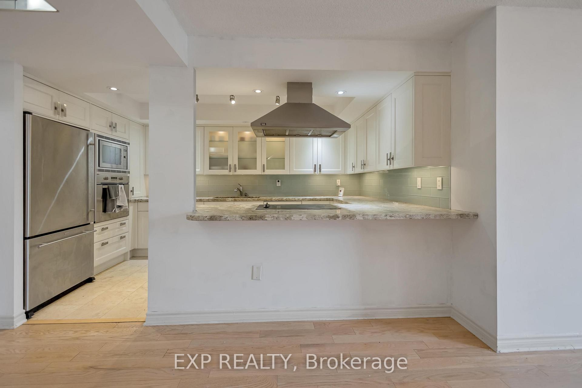 2 Bedrooms Condo at 900 Yonge, Toronto For sale